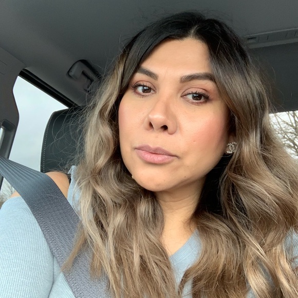 Poshmark profile picture for @madrigal